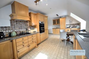 Kitchen- click for photo gallery